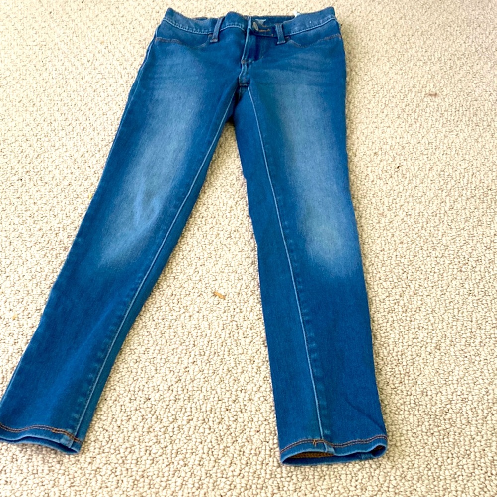 Girls light blue jeans.